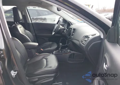 2019 Jeep Compass Limited 4X4 z USA, uszkodzony, nr VIN 3C4NJDCB7KT713488